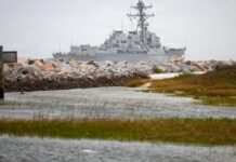 U.S. destroyers face second round of Iranian attacks