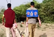 Delhi Youth Dress Up as Cockroaches to Clean the Yamuna & Turn a Viral Remark Into Action