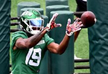 Jets trade special teamer Irv Charles to Seahawks