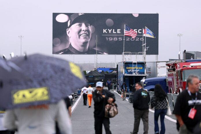 kyle-busch-tribute-at-rainy-ch.jpg