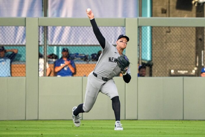 new-york-yankees-right-fielder-128896853_68e605.jpg