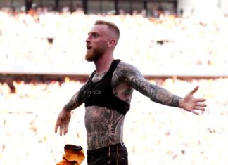 McBurnie scores stoppage-time winner to send Hull to Premier League