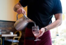 Hotel that refused to serve a guest tap water didn’t break the law: court rules