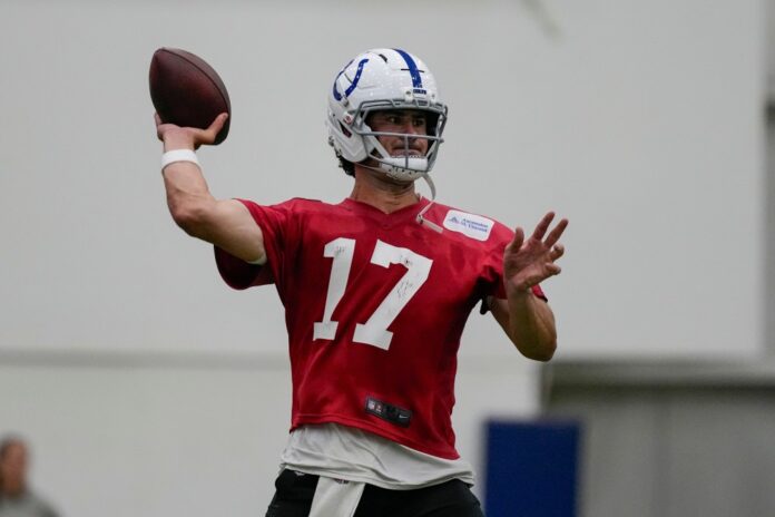 throws-nfl-football-teams-practice-128864557.jpg