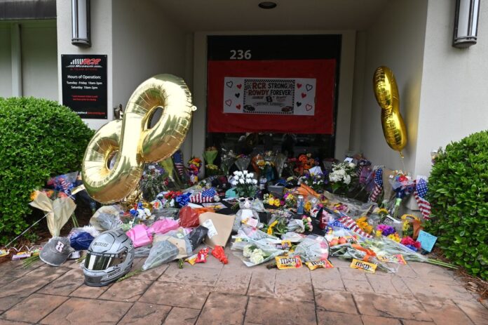 tribute-to-kyle-busch-at-richa-2.jpg