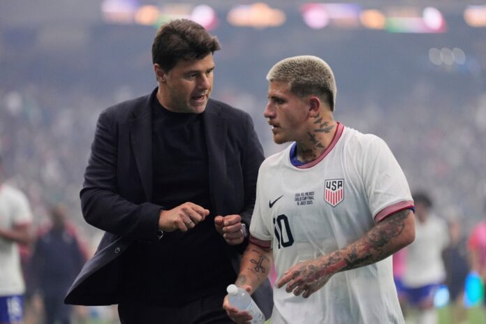 united-states-head-coach-mauricio-125613809.jpg