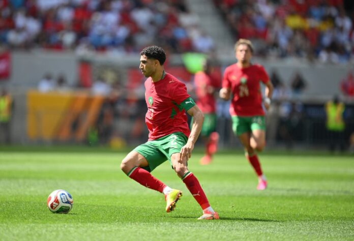 02-achraf-hakimi-runs-ball-130144730.jpg