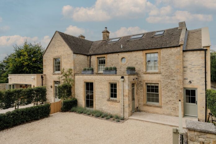 0_£28m-dream-home-in-Britains-celeb-capital-up-for-grabs-for-£10.jpg