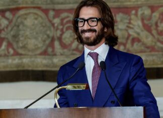 Strappo in Delfin: Leonardo Maria Del Vecchio diserta l’assemblea