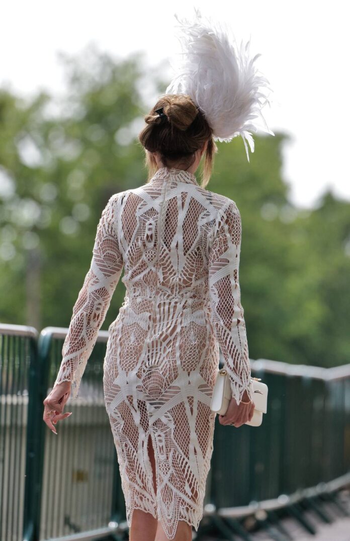 1_PAY-W8mediaw8media-Lizzie-Cundy-Royal-Ascot-Lizzie-Cundy-arrives-at-Royal-Ascot-for-the-first-day-of.jpg