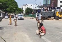Bengaluru Man With Pregnant Wife Protests Gridlocking Traffic for VIPs