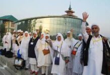 J&K Haj Pilgrims Protest Baggage Restrictions; Omar Abdullah Seeks Urgent Intervention