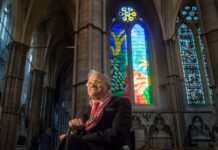 David Hockney, Pioneering British Artist Famed for His Pools and Portraits, Dies Aged 88