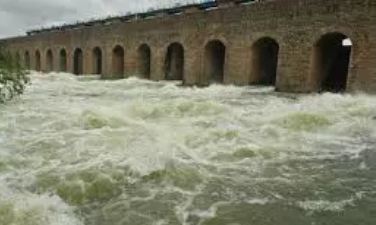 Himayat Sagar Continues Water Release as Inflows Decline