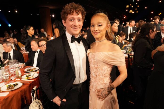 2_31st-Annual-SAG-Awards-Show-25055062015057.jpg
