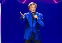 Barry Manilow says two things got him through lung cancer in triumphant stage return