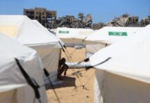 الملك سلمان للإغاثة يقيم مخيّمًا جديدًا للنازحين جنوب قطاع غزة