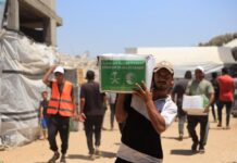 استفاد منها 3.180 فردًا.. السعودية توزع سلال غذائية في قطاع غزة