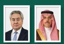 وزير الخارجية يستعرض العلاقات الثنائية مع نظيره القيرغيزستاني