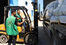 صور.. وصول قافلة مساعدات سعودية إلى غزة تضم خيامًا وسلالًا غذائية