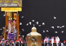 تبدأ بماء زمزم والورد.. 3 مراحل رئيسية في غسل الكعبة المشرفة