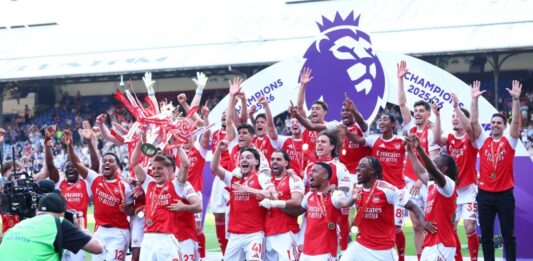 Arsenal complete permanent signing of Hincapie