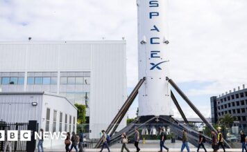 Elon Musk’s SpaceX valued at nearly $1.8tn ahead of record share sale