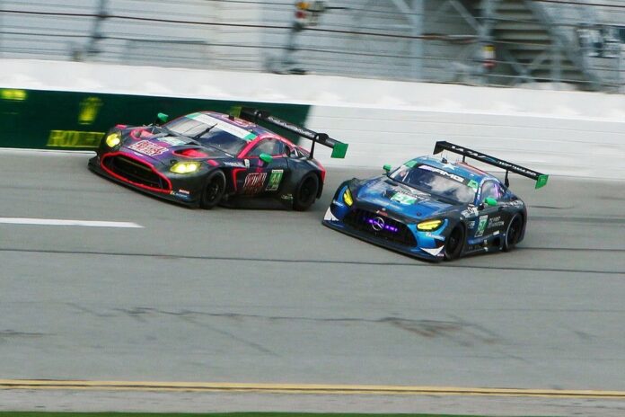 44-magnus-racing-aston-martin-.jpg
