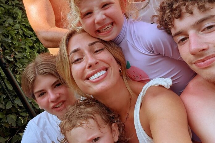 4_staceysolomon_1754330322_3691912785848071730_434477584.jpg