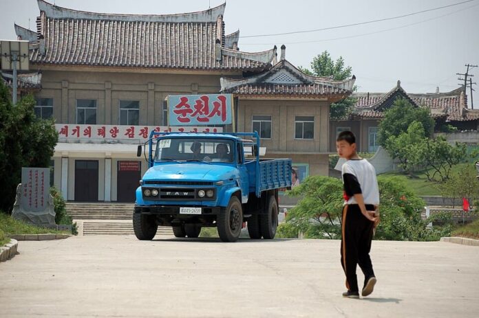 Chongsan-ri_Farm_North_Korea-1-696x463.jpg