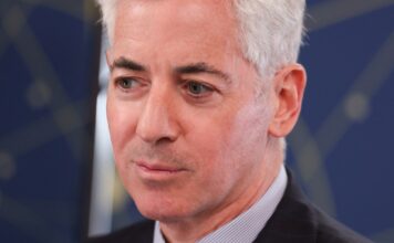 Bill Ackman, David Tepper, and other billionaire fund managers are quietly piling into Amazon