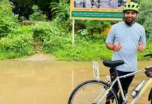 One Man’s 18000 Km Ride Across India Convinced 250 UP Officials to Cycle to Work