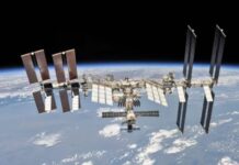 NASA Orders ISS Astronauts Into SpaceX Capsule Amid Air Leak Scare