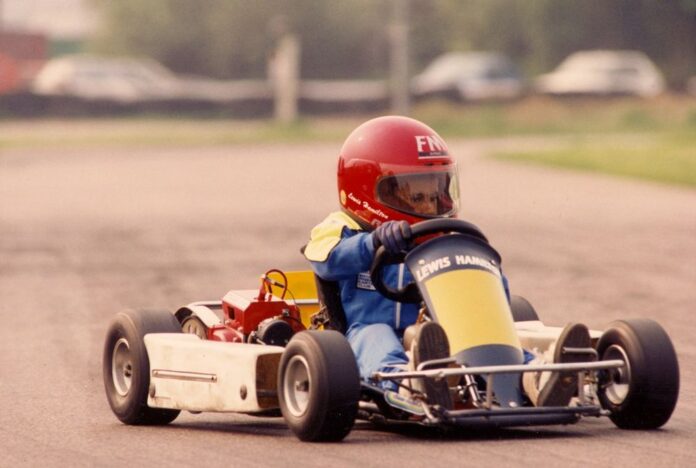 lewis-hamilton-practices-karti.jpg