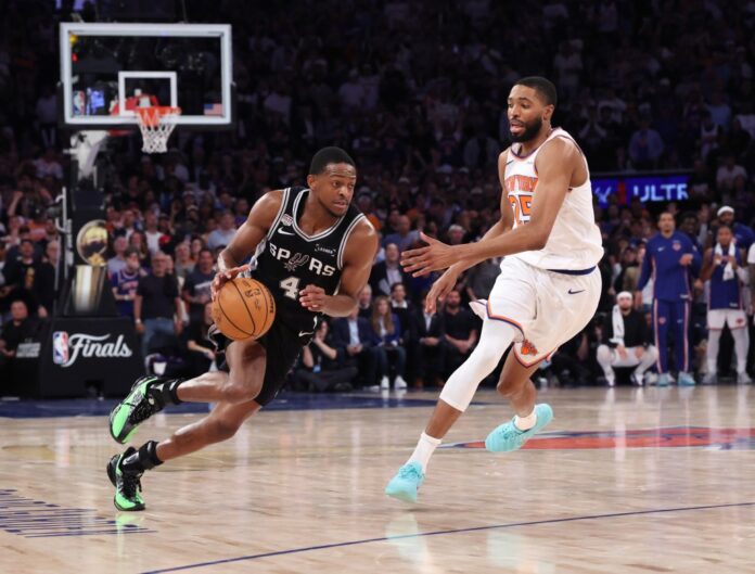 new-york-knicks-vs-san-130323486.jpg