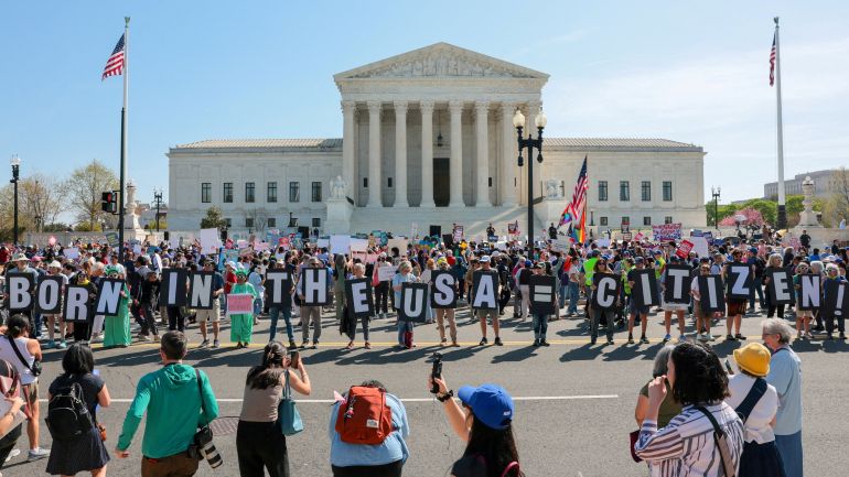 What is birthright citizenship, and what does the Supreme Court ruling say?