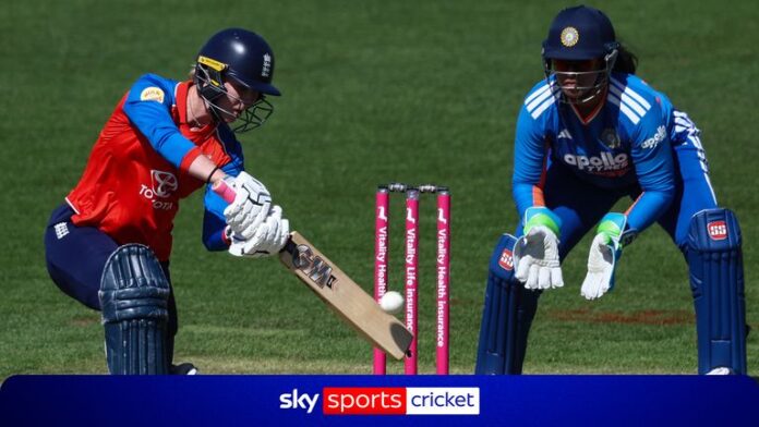 skysports-freya-kemp-cricket_7261747.jpg