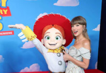 Taylor Swift Surprises Fans at Toy Story 5s Premiere Sings I Knew It I Knew You