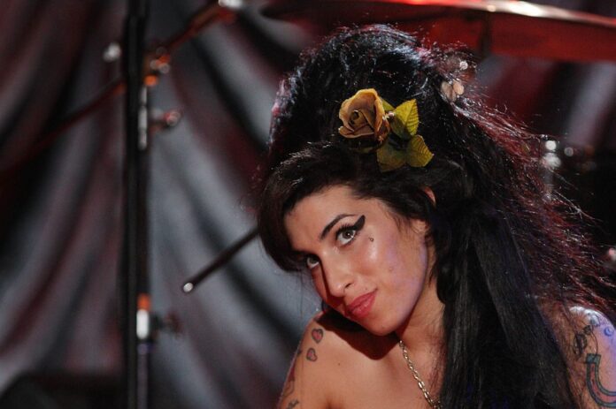 0_Amy-Winehouse-Performs-For-Grammys-Via-Video-Link.jpg