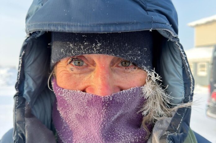 0_Louise-Minchin-cycling-the-Arctic-Circle.jpg
