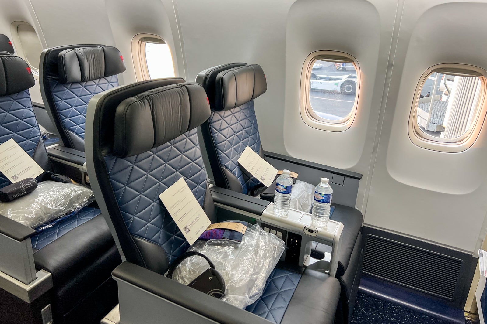 20230510_DELTA-JFK-to-LHR-Premium-Select-Boeing-767-400_CHenderson_104.jpg
