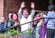Da Berlusconi ai guai con la giustizia, le mille vite del giornalista rampante Lavitola