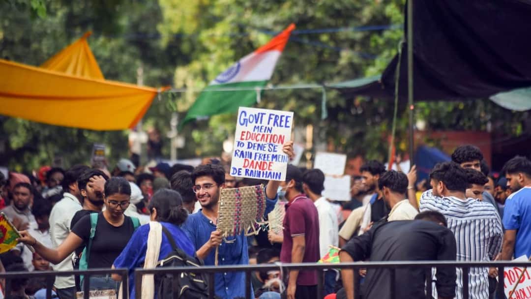 Internet Suspended Near Jantar Mantar; Delhi University Asks Students To Stay Away
