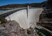 Lake Powell, a vital reservoir, plunges toward unprecedented low levels as water crisis deepens in US west