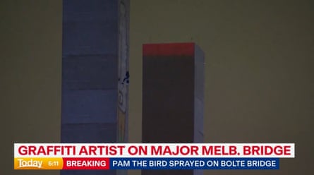 Melbourne police in standoff with graffiti artist perched above Pam the Bird tag on Bolte Bridge tower