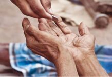 دوريات الأمن بمحافظة جدة تضبط 4 مقيمين لممارستهم التسول