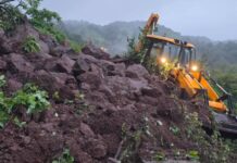 Heavy Rain Triggers Landslide At Maharashtra’s Kelghar Ghat; Vehicles Stranded On Satara-Mahabaleshwar Road
