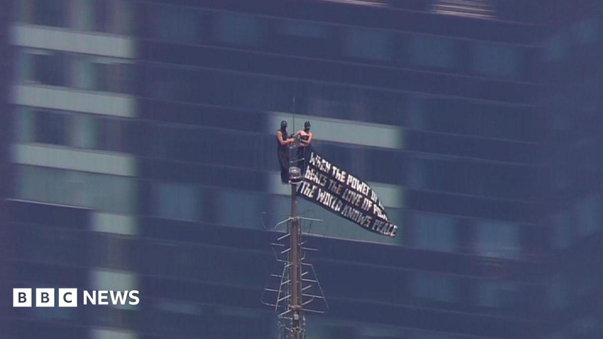 Two people climb to top of NYC’s Empire State Building