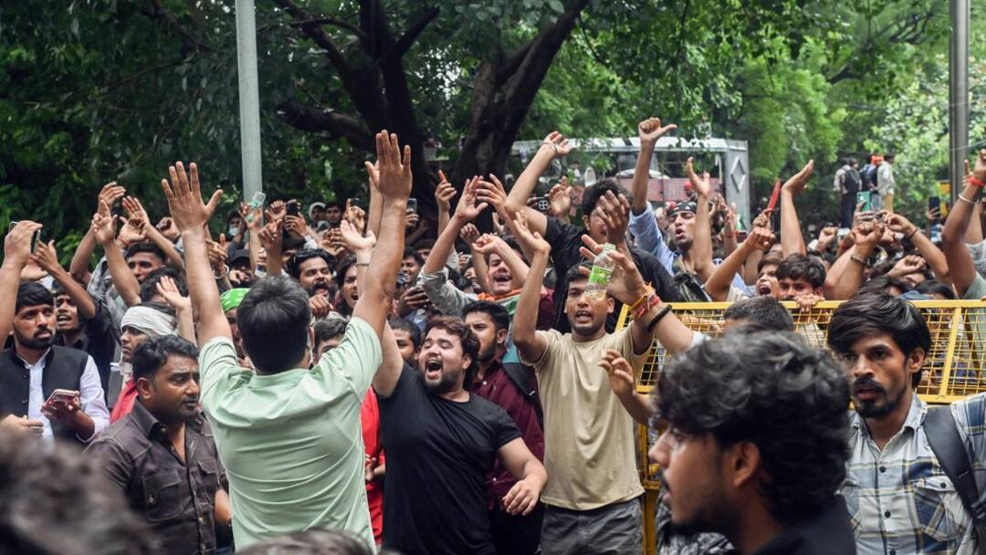 Passports Of CJP Protesters Involved In Violence May Be Cancelled: Reports