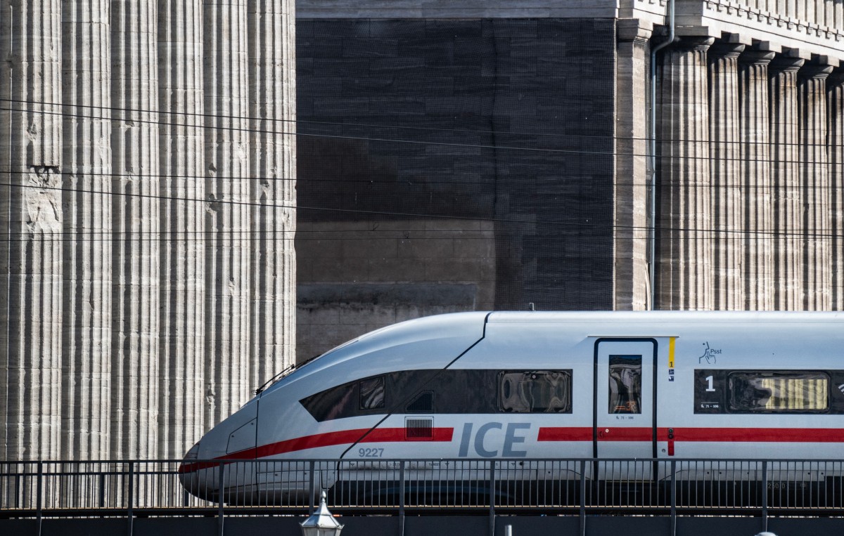 AFP__20260406__A6VP8WE__v1__MidRes__GermanyTransportTrainDeutscheBahn.jpg